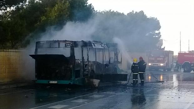 20140120 - bus fire2